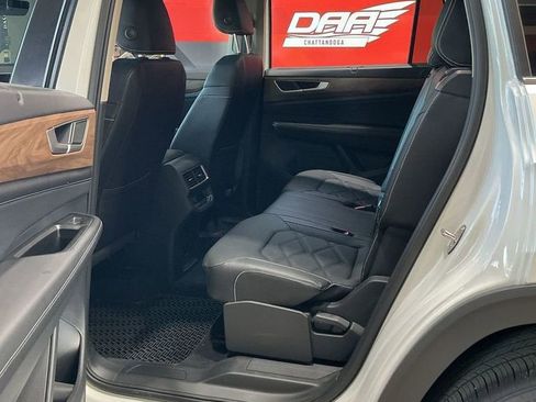 Used 2026 Volkswagen Atlas SE w/ Panoramic Sunroof Package FWD image 9