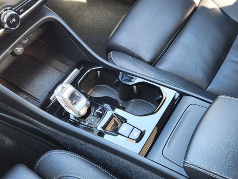 Used 2024 Volvo XC40 B5 Plus w/ Climate Package image 18