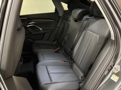 Certified 2025 Audi Q5 2.0T Premium w/ Convenience Package image 19