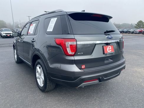 Used 2019 Ford Explorer XLT image 5