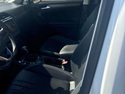 Used 2022 Volkswagen Tiguan SE AWD/4WD image 6