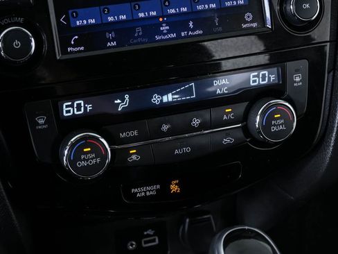 Used 2020 Nissan Rogue SV FWD image 16