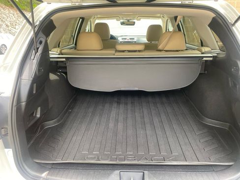 Used 2017 Subaru Outback 3.6R Limited AWD/4WD image 31
