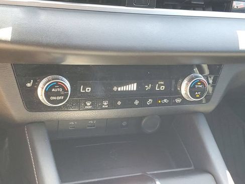 Used 2024 Mitsubishi Outlander SE AWD/4WD image 19
