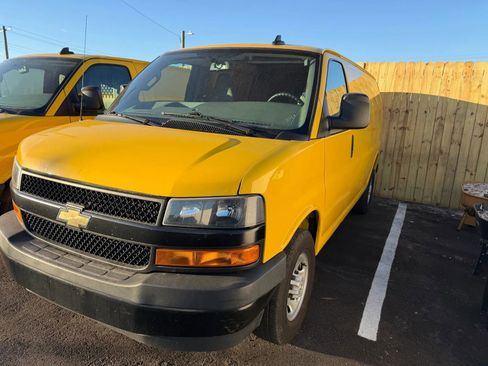 Used 2023 Chevrolet Express 2500 image 2