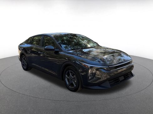Used 2025 Kia K4 LXS image 1