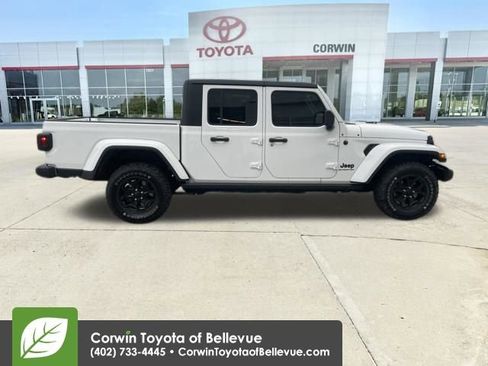 Used 2022 Jeep Gladiator Willys image 6