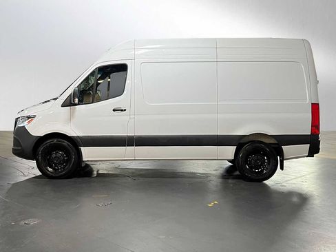 Used 2025 Mercedes-Benz Sprinter 2500 image 6