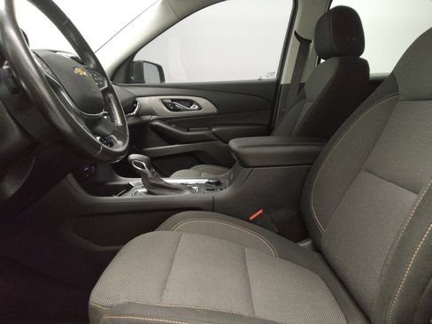 Used 2021 Chevrolet Traverse LT FWD image 17