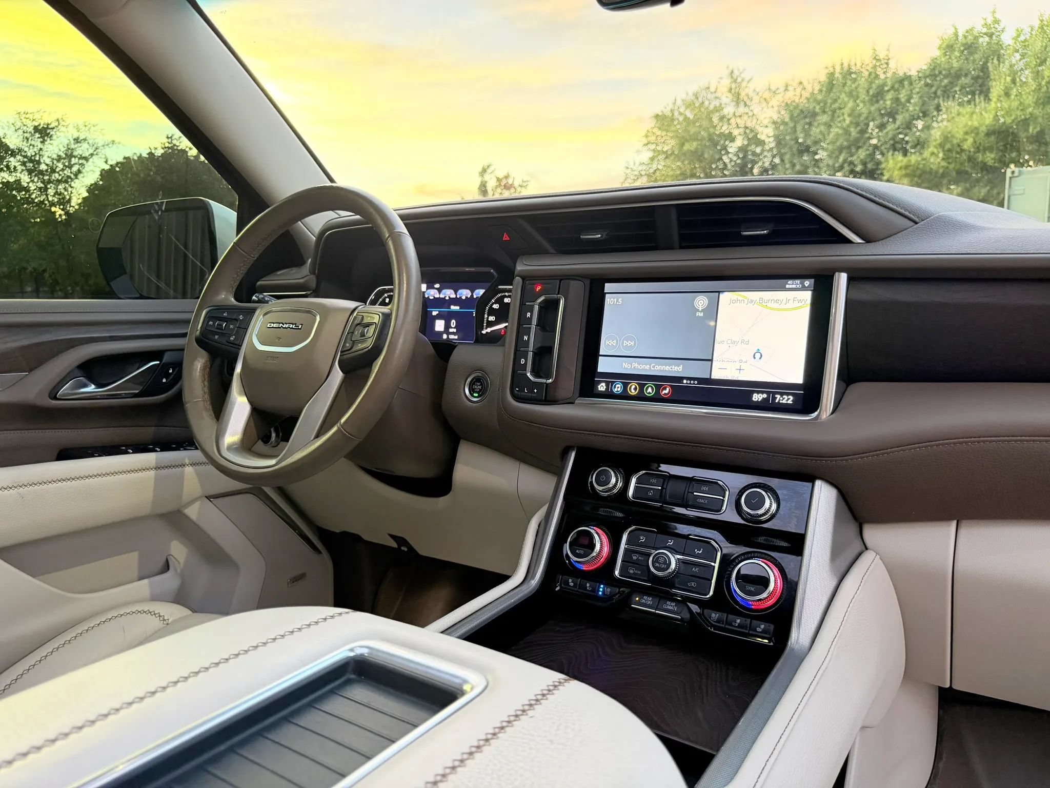 Used 2021 GMC Yukon Denali w/ Denali Ultimate Package AWD/4WD image 32