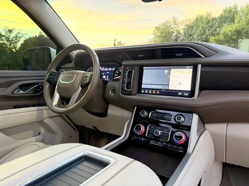 Used 2021 GMC Yukon Denali w/ Denali Ultimate Package AWD/4WD image 32