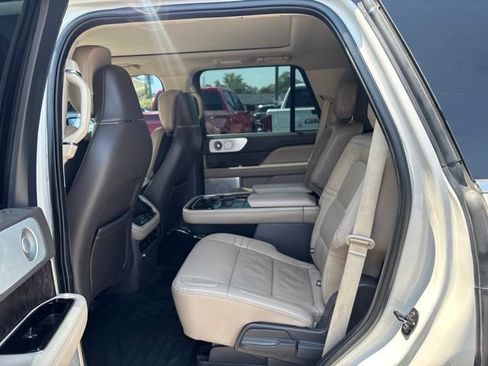 Used 2022 Lincoln Navigator Reserve AWD/4WD image 34