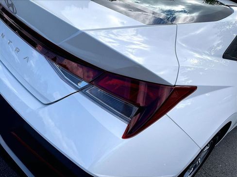 Used 2025 Hyundai Elantra SE FWD image 30