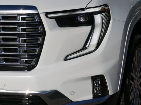 New 2026 GMC Acadia Denali w/ Super Cruise Package FWD image 9