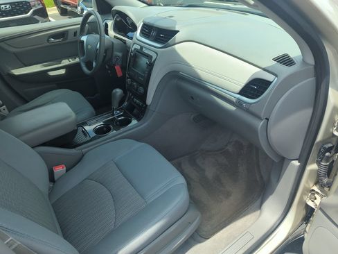 Used 2015 Chevrolet Traverse LT w/ Style and Technology Package FWD image 35