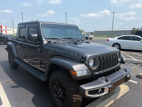 Used 2025 Jeep Gladiator Sport AWD/4WD image 6