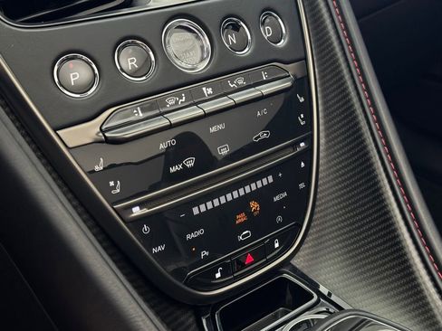 Used 2023 Aston Martin DB11 Volante image 33