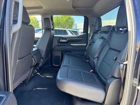 Used 2025 GMC Sierra 1500 SLT AWD/4WD image 15