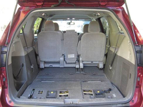 Used 2015 Toyota Sienna LE FWD image 21