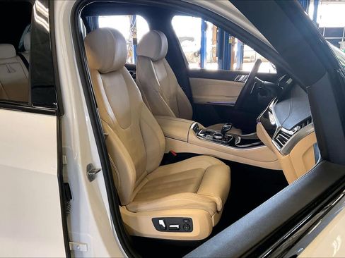Used 2021 BMW X5 xDrive40i w/ M Sport Package image 8