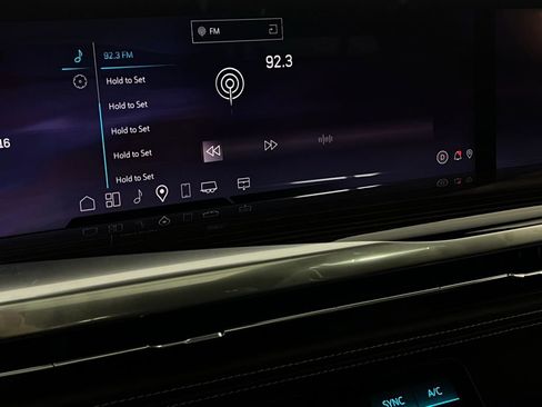 Used 2025 Cadillac Escalade Premium Luxury image 19