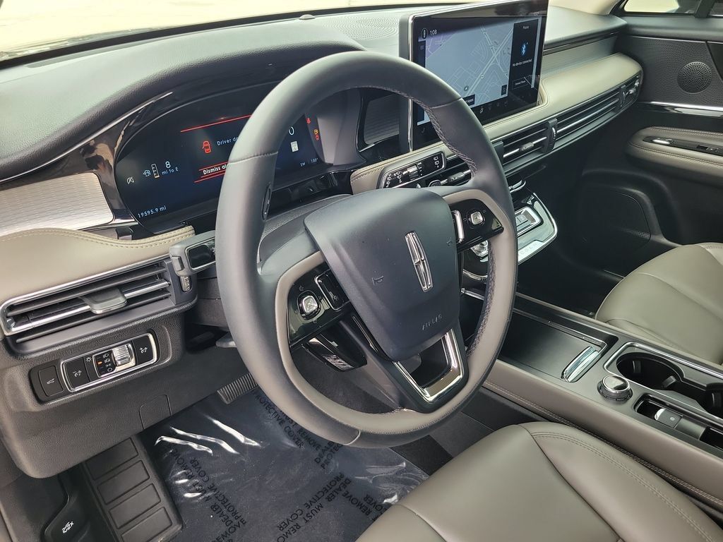 Used 2024 Lincoln Corsair FWD image 16