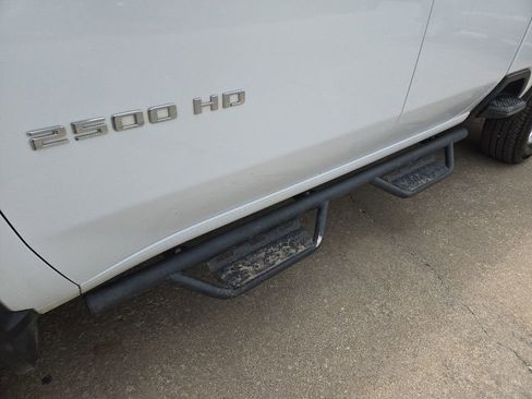 Used 2024 Chevrolet Silverado 2500 LT AWD/4WD image 24