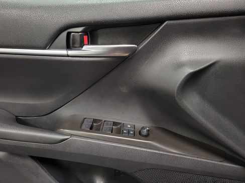 Used 2021 Toyota Camry SE FWD image 19