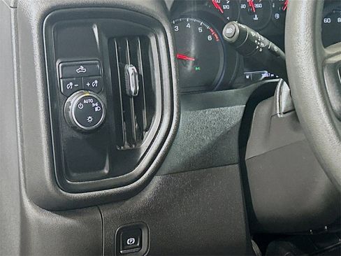 Used 2025 Chevrolet Silverado 1500 Custom image 8