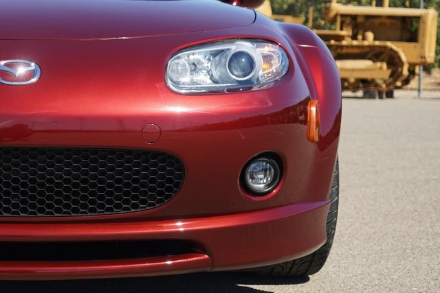 Used 2006 MAZDA MX-5 Miata Sport w/ Appearance Pkg RWD image 28