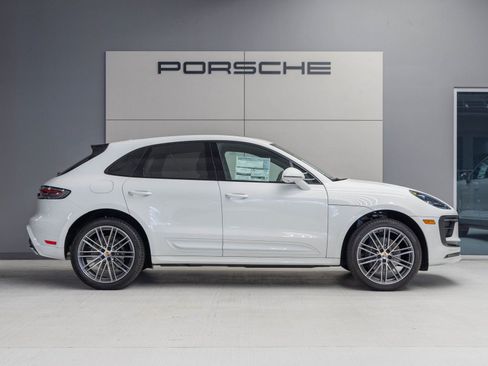 Certified 2025 Porsche Macan image 8