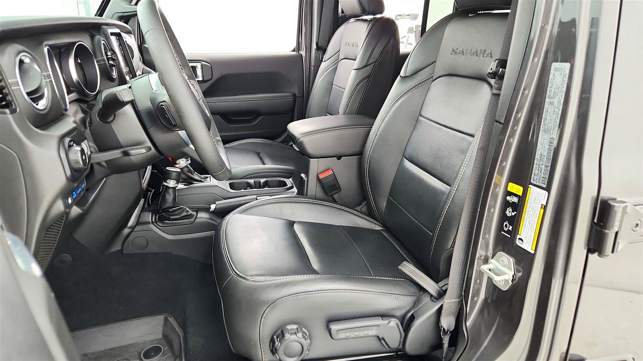 Used 2023 Jeep Wrangler Unlimited Sahara AWD/4WD image 26