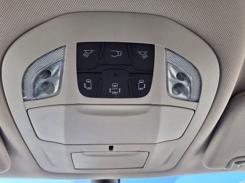 Used 2023 Chrysler Pacifica Touring-L FWD image 28