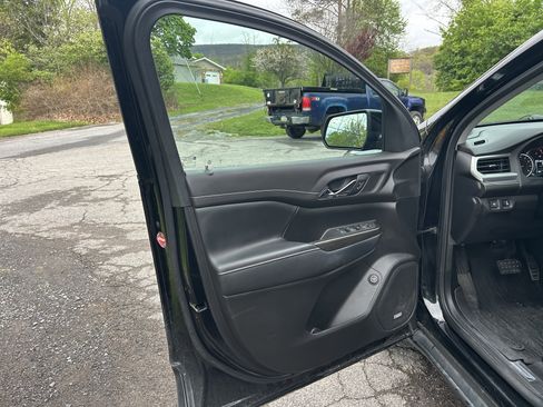 Used 2019 GMC Acadia SLT w/ Black Edition AWD/4WD image 9