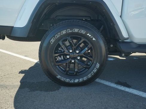 Used 2023 Jeep Gladiator Sport image 42