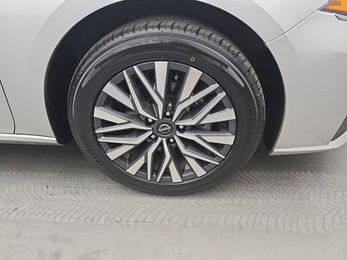 Used 2023 Nissan Altima 2.5 SV AWD/4WD image 12