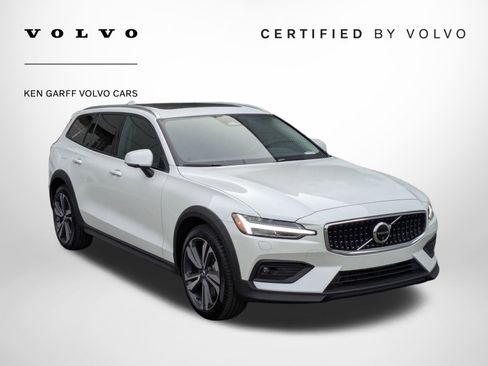 Certified 2025 Volvo V60 B5 Cross Country Plus image 1