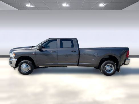 Used 2024 RAM 3500 Tradesman w/ Chrome Appearance Group image 2