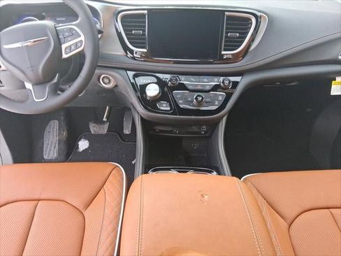 New 2026 Chrysler Pacifica Pinnacle image 29