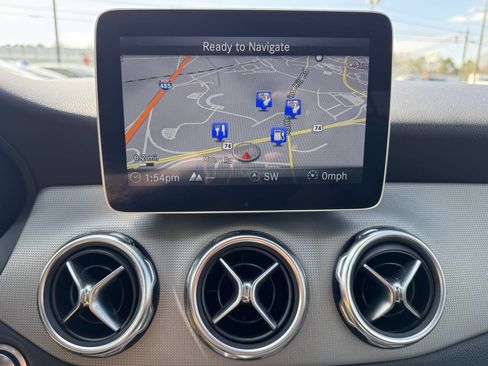 Used 2018 Mercedes-Benz GLA 250 4MATIC w/ Premium Package image 16