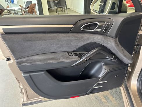 Used 2016 Porsche Cayenne GTS AWD/4WD image 33