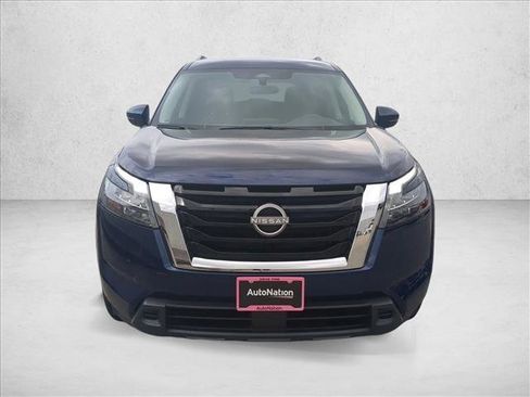 Used 2025 Nissan Pathfinder SV AWD/4WD image 2
