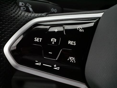 Certified 2023 Volkswagen Tiguan SE R-Line AWD/4WD image 25