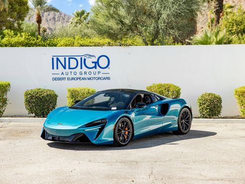 Used 2025 McLaren Artura Spider image 2