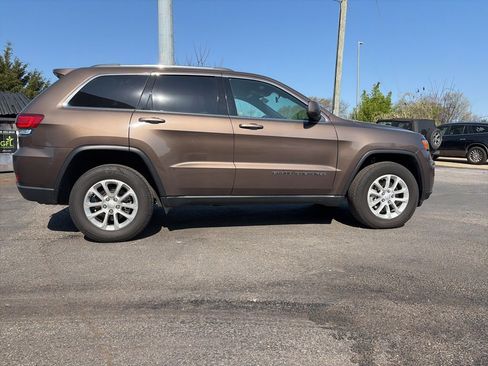 Used 2021 Jeep Grand Cherokee Laredo image 8