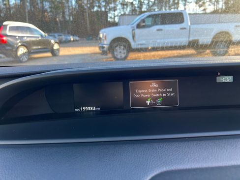 Used 2019 Toyota Prius L Eco image 15