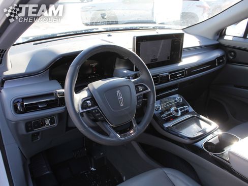 Used 2022 Lincoln Nautilus Reserve image 13