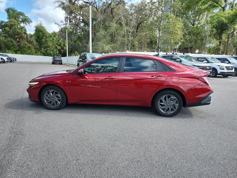 Used 2024 Hyundai Elantra SEL image 2