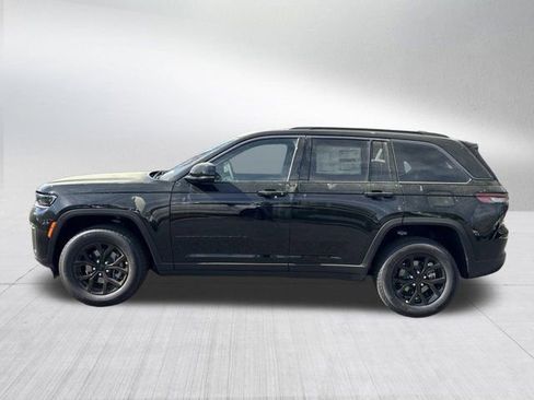 New 2026 Jeep Grand Cherokee Laredo image 8