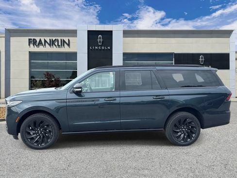 New 2026 Lincoln Navigator L Reserve w/ Jet Appearance Package AWD/4WD image 4